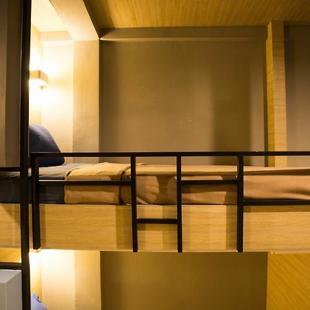 Bed Box Khaosarn Hostel Bangkok Exterior photo