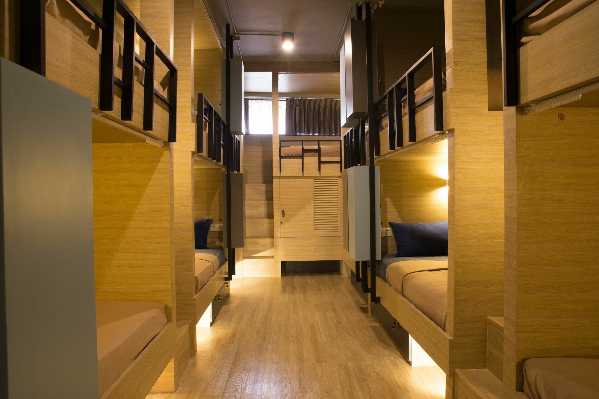 Bed Box Khaosarn Hostel Bangkok Exterior photo