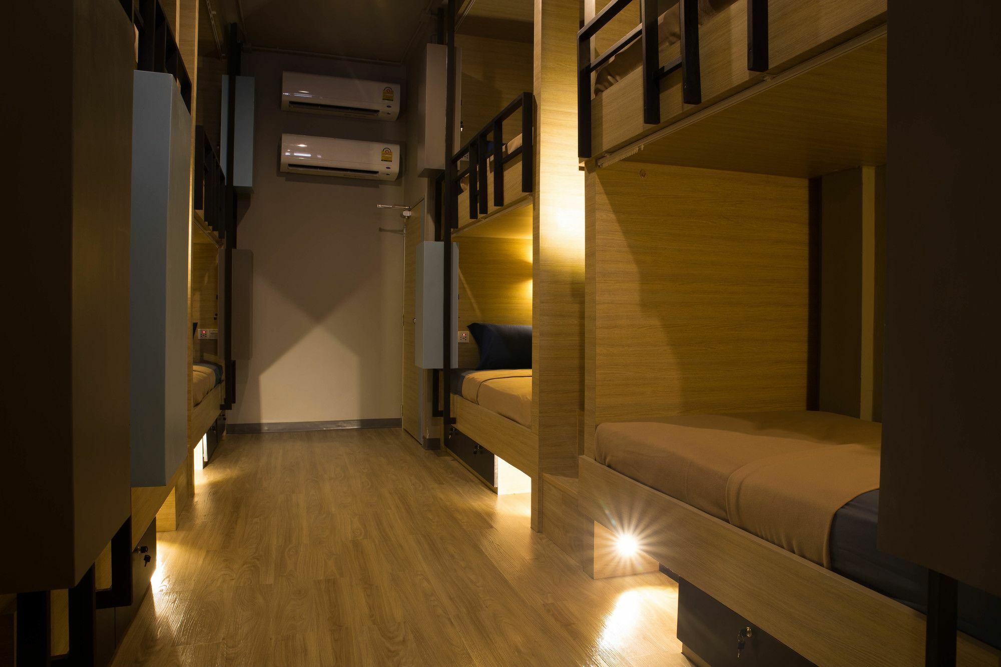 Bed Box Khaosarn Hostel Bangkok Exterior photo